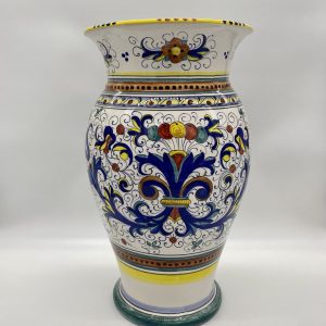 Vase with "Ricco Deruta" decoration
