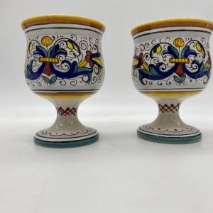 Pair of wine glasses with Ricco Deruta decoration