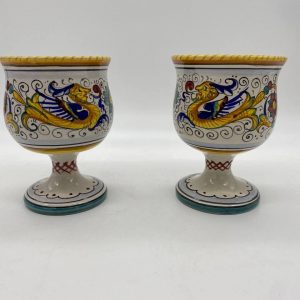 Pair of wine glasses with Raffaellesco decoration