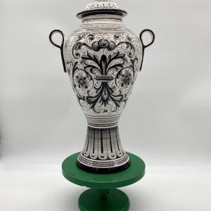 Poutique with "Ricco Deruta" decoration