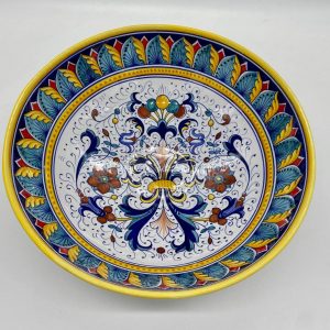 Bowls with Ricco Deruta decoration and various bands