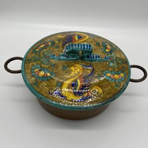 Copper pot with ceramic lid with Raphael decoration with copper green background