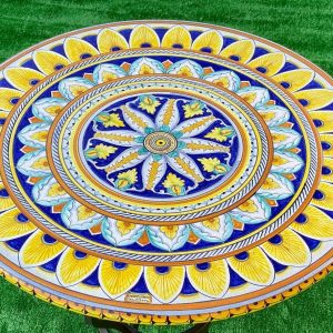 Table complete with iron base with varied geometric decoration diameter 70 cm
