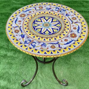Table complete with iron base with Ricco Deruta and varied geometric decoration diameter 70 cm