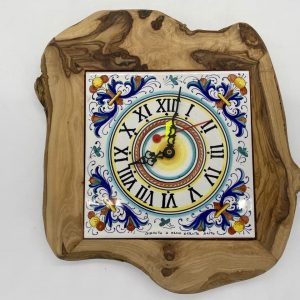 Olive wood clock with "Ricco Deruta" decoration